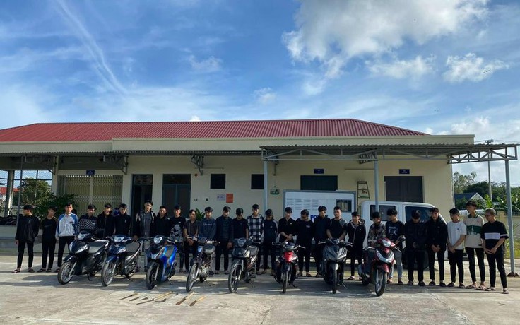 Quảng Ngãi: 35 thanh thiếu niên cầm hung khí chạy xe máy gây náo loạn