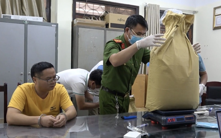 Giấu 1,3 tấn ma túy trong các bao xi măng để chuyển sang Trung Quốc