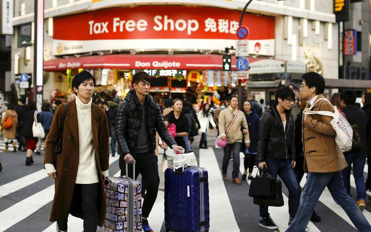 Nhật Bản đối phó nạn du khách nước ngoài gian lận trong mua hàng miễn thuế