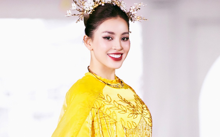 Hoa hậu Tiểu Vy khoe nhan sắc ở tuổi 23