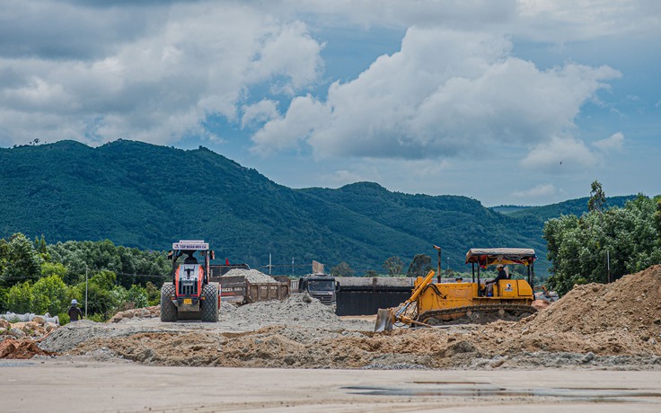 Quyết tâm bàn giao mặt bằng sạch cho dự án cao tốc Quảng Ngãi - Hoài Nhơn trước 31.12 Quyết tâm bàn giao mặt bằng sạch cho dự án cao tốc Quảng Ngãi - Hoài Nhơn trước 31.12