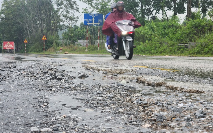 Hà Tĩnh: Nhiều tuyến đường bị sạt lở, hư hỏng sau mưa lớn