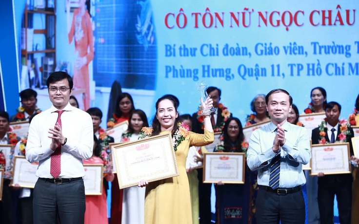 Sẽ vinh danh 58 thầy cô giáo trong chương trình 'Chia sẻ cùng thầy cô' năm 2023 Sẽ vinh danh 58 thầy cô giáo trong chương trình 'Chia sẻ cùng thầy cô' năm 2023
