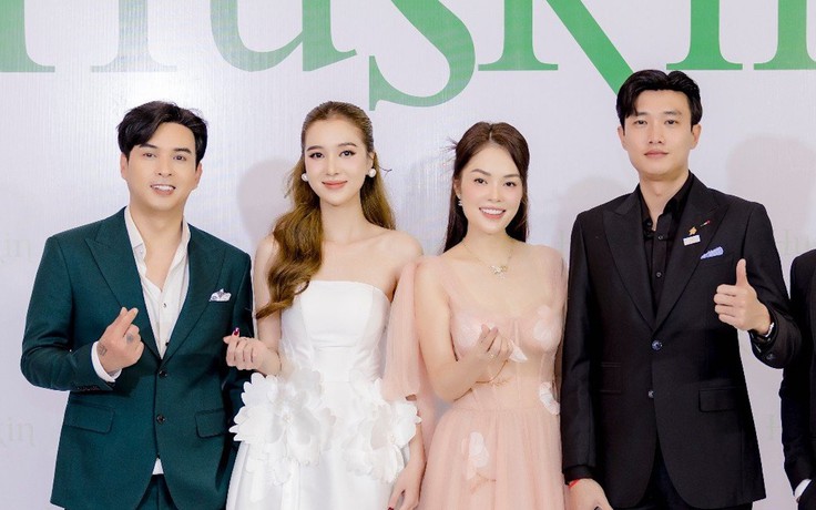 Khánh Phương, Quốc Trường mừng Hồ Quang Hiếu lên chức Khánh Phương, Quốc Trường mừng Hồ Quang Hiếu lên chức