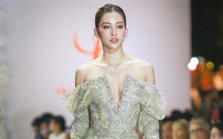 Hoa hậu Tiểu Vy diễn vedette quyến rũ tại quê nhà Hội An