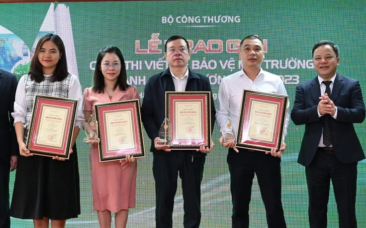 Bộ Công thương trao 12 giải thưởng thi viết về bảo vệ môi trường