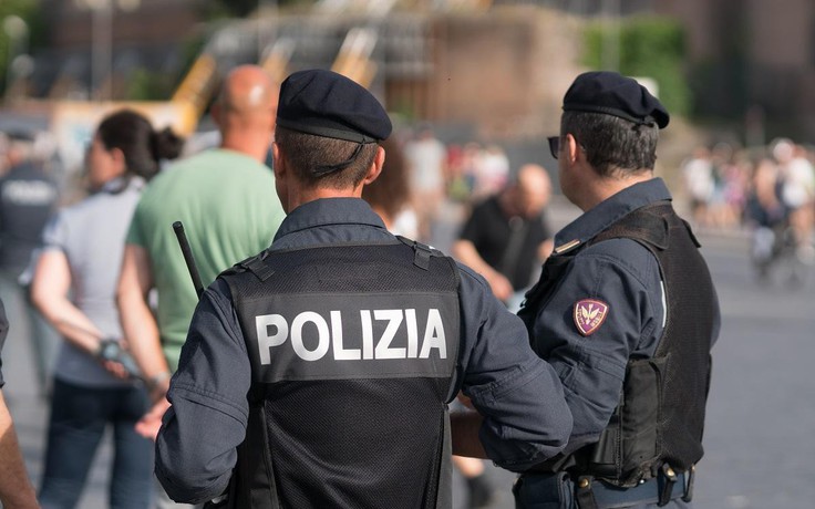 Một trong những kẻ trốn nã nguy hiểm nhất nước Ý bị bắt khi dự tiệc
