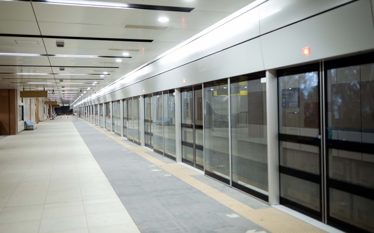 Nhà ga metro số 1 thành sàn diễn thời trang