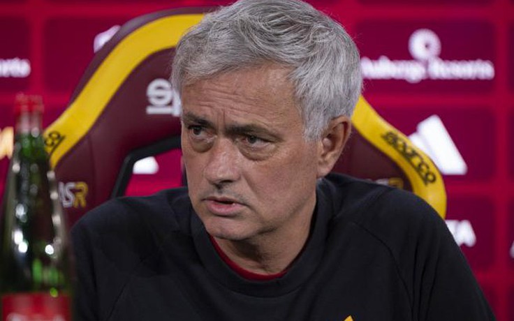 AS Roma chưa thi đấu, HLV Mourinho đã bị điều tra vì chỉ trích trọng tài