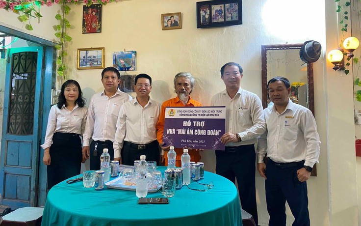 Công đoàn PC Phú Yên: Hỗ trợ sửa chữa nhà mái ấm công đoàn cho đoàn viên