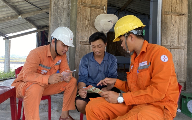 PC Phú Yên nâng cao ý thức an toàn điện ở vùng nuôi tôm