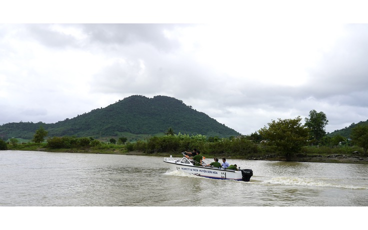 Thủy điện Sông Ba Hạ tặng 2 ca nô cứu hộ cho tỉnh Phú Yên