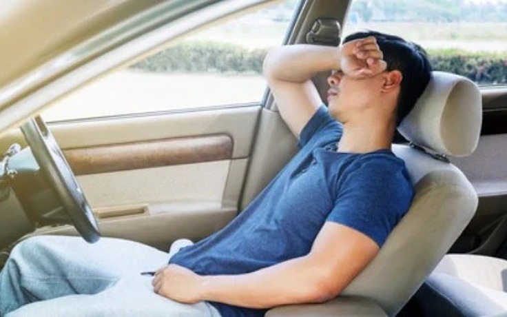 Ngủ trong ô tô mở điều hòa: Đừng 'đùa giỡn' với tử thần