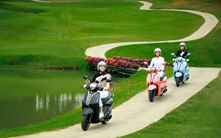 Thùy Tiên giải thích lý do các golfer nữ chuyển sang dùng xe máy trên sân golf