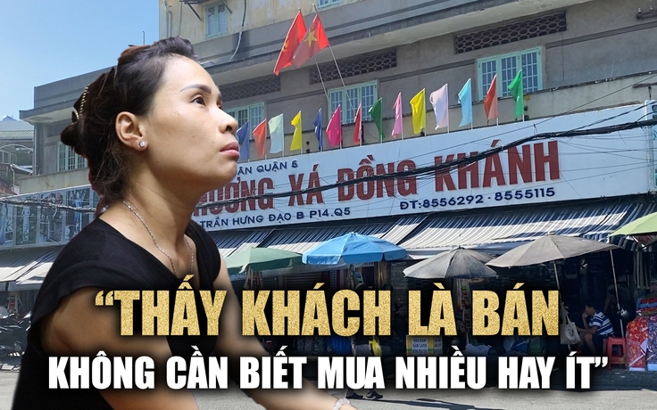 Tiểu thương chợ vải Soái Kình Lâm ngồi chơi nhiều hơn bán dù đang mùa cao điểm