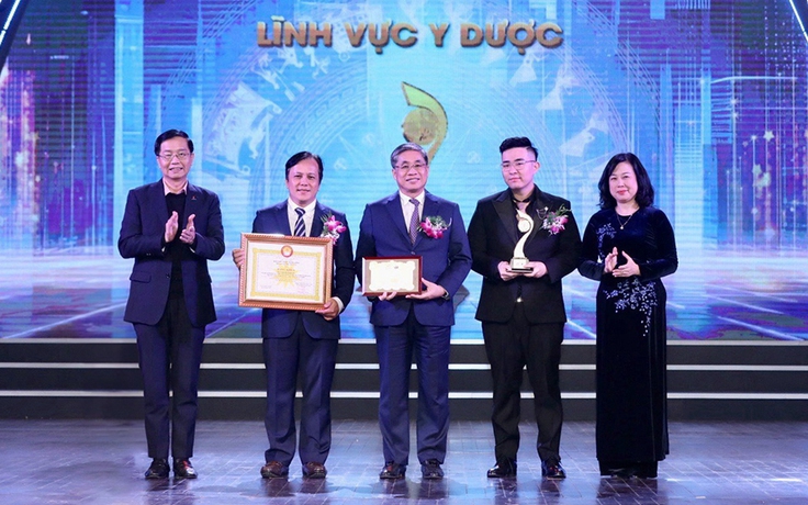Bệnh viện Đại học Y Dược TP.HCM nhận giải thưởng Nhân tài Đất Việt 2023