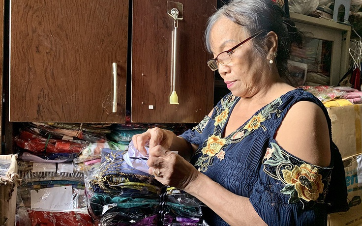 Tặng hơn 1.500 áo dài khắp đất nước