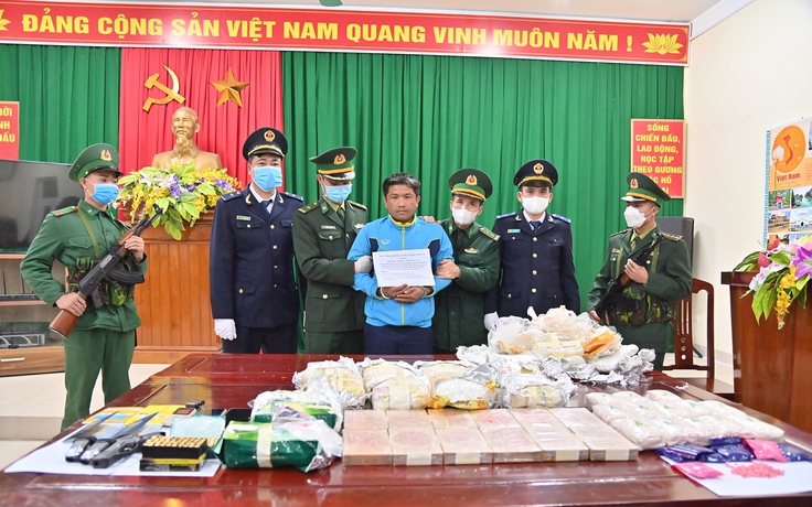 Bắt nghi phạm người Lào vận chuyển hơn 21 kg ma túy qua biên giới