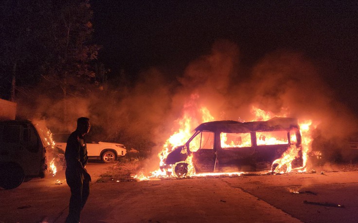 Đà Lạt: Cháy xe Limousine trong bãi giữ xe