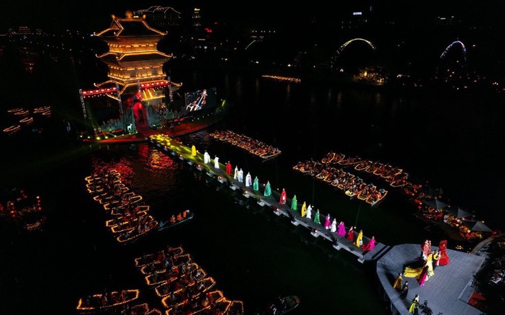 Phố cổ Hoa Lư tổ chức 'Phoco Countdown 2024' và bắn pháo hoa tết Dương lịch