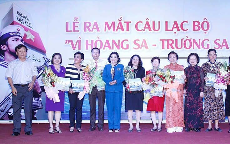 Những trái tim hướng về Hoàng Sa, Trường Sa thân yêu Những trái tim hướng về Hoàng Sa, Trường Sa thân yêu