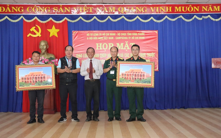 Giao lưu Hội Hữu nghị Việt Nam - Campuchia TP.HCM tại huyện biên giới Lộc Ninh