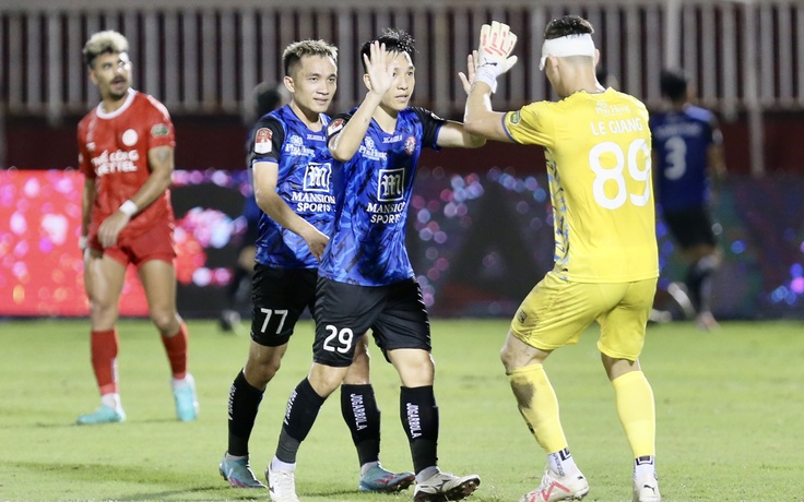 Không cần HLV ngoại, ‘nội binh’ Phùng Thanh Phương giúp CLB TP.HCM thắng sốc CLB Thể Công Viettel Không cần HLV ngoại, ‘nội binh’ Phùng Thanh Phương giúp CLB TP.HCM thắng sốc CLB Thể Công Viettel