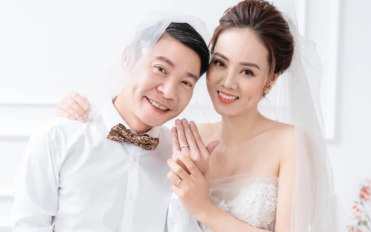 Vợ NSND Công Lý tiết lộ đám cưới cách đây 3 năm: Bạn bè ai cũng cản Vợ NSND Công Lý tiết lộ đám cưới cách đây 3 năm: Bạn bè ai cũng cản