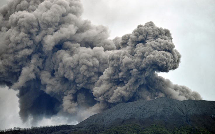 Núi lửa phun trào làm nhiều người thiệt mạng ở Indonesia Núi lửa phun trào làm nhiều người thiệt mạng ở Indonesia