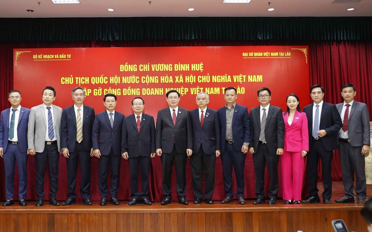Chủ tịch Quốc hội Vương Đình Huệ gặp cộng đồng doanh nghiệp Việt Nam tại Lào Chủ tịch Quốc hội Vương Đình Huệ gặp cộng đồng doanh nghiệp Việt Nam tại Lào