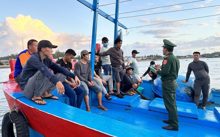 11 ngư dân Quảng Ngãi chìm tàu ở Hoàng Sa đã về đất liền an toàn