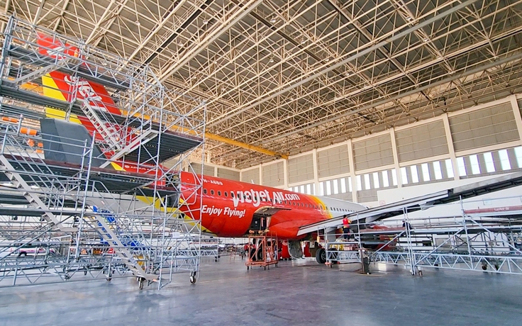 Chủ tịch Quốc hội thăm Trung tâm Kỹ thuật tàu bay hợp tác Vietjet và Lao Airlines