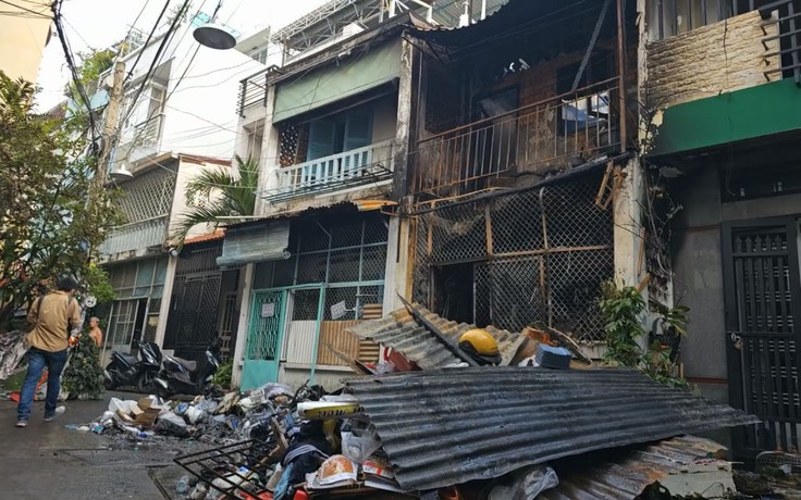 Ngôi nhà trong hẻm cháy lớn, 2 người tử vong Ngôi nhà trong hẻm cháy lớn, 2 người tử vong