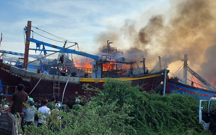 Vụ cháy 11 tàu cá ở TP.Phan Thiết: Lửa hàn rơi xuống sàn hầm máy, gây cháy