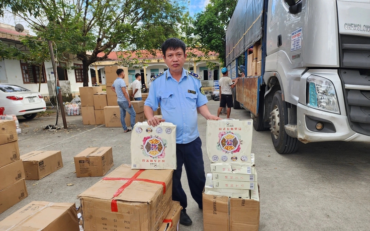Kon Tum: Liên tục thu giữ hàng nhập lậu, truy tìm chủ hàng Kon Tum: Liên tục thu giữ hàng nhập lậu, truy tìm chủ hàng