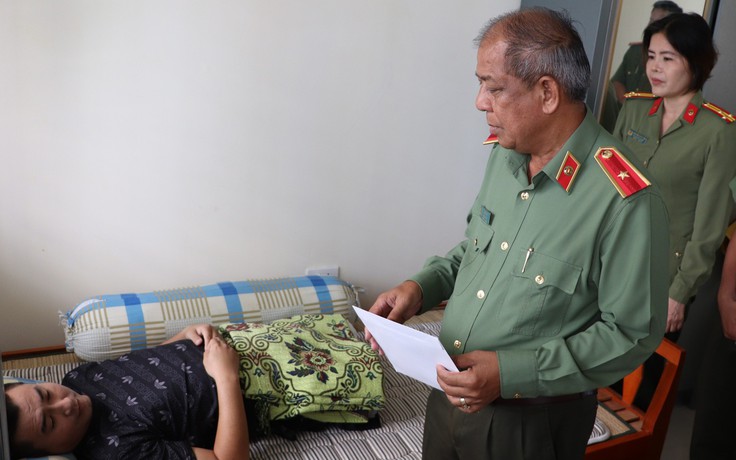 Công an tỉnh Trà Vinh trao 260 triệu đồng cho đại úy Trần Hoàng Ngôi