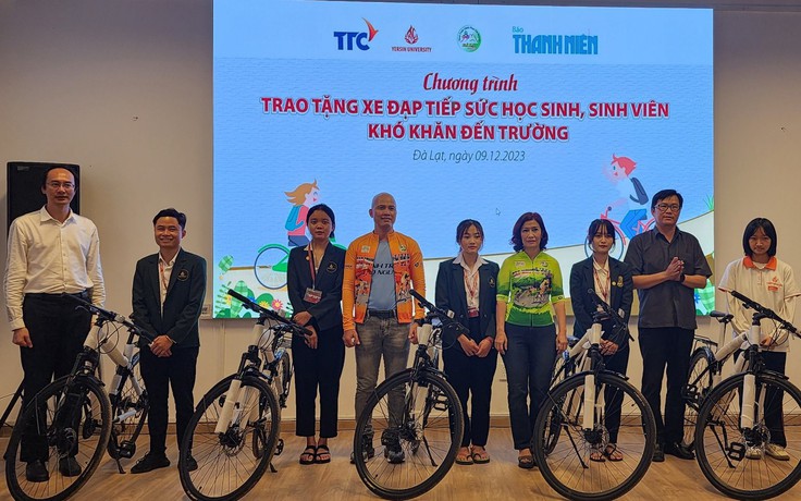 Báo Thanh Niên phối hợp tặng xe đạp tiếp sức học sinh, sinh viên đến trường