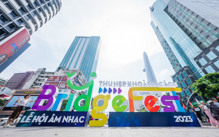 Tưng bừng Lễ hội âm nhạc BridgeFest ở phố đi bộ Nguyễn Huệ TP.HCM
