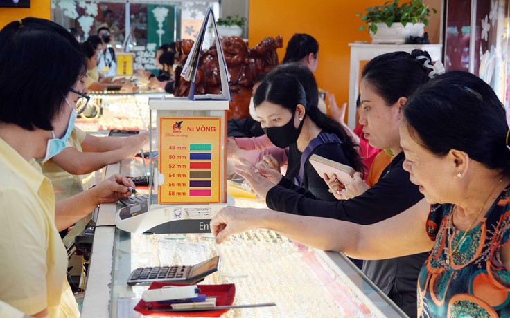 Giá vàng hôm nay 9.12.2023: Vàng nhẫn 'bốc hơi' 350.000 đồng, mất mốc 62 triệu Giá vàng hôm nay 9.12.2023: Vàng nhẫn 'bốc hơi' 350.000 đồng, mất mốc 62 triệu