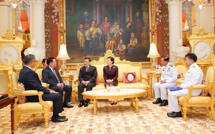 Chủ tịch Quốc hội Vương Đình Huệ hội kiến Nhà vua Thái Lan