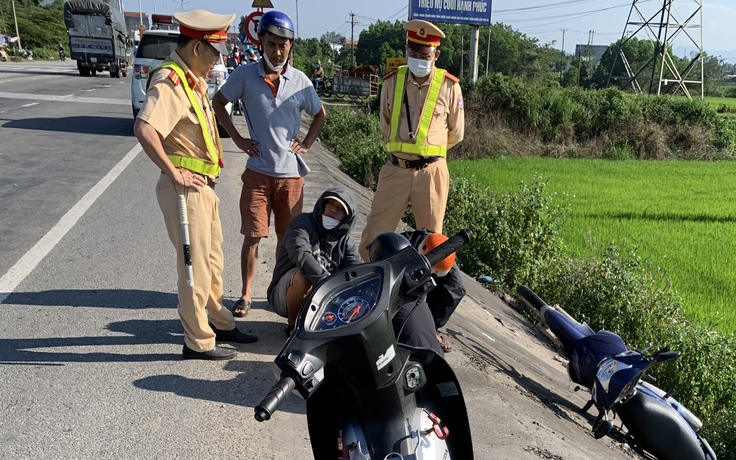Quảng Ngãi: Ngăn chặn 3 người đi xe máy cầm dao đuổi chém một học sinh
