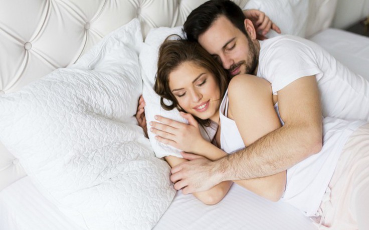 Đâu là tư thế ngủ tốt cho sức khỏe các cặp đôi?