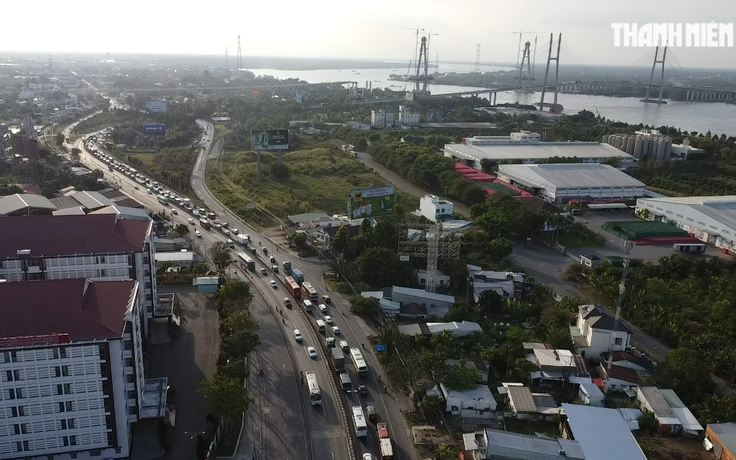 Cầu Mỹ Thuận bất ngờ 'tê liệt' vào chiều cuối tuần