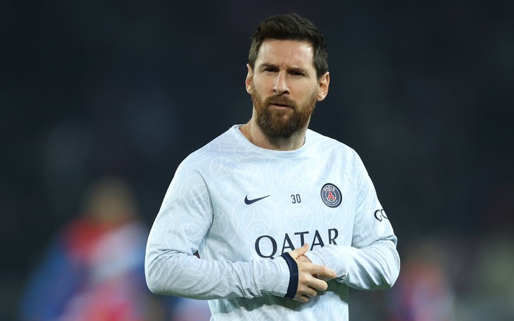 Messi đàm phán gia hạn với PSG giữa sự chỉ trích