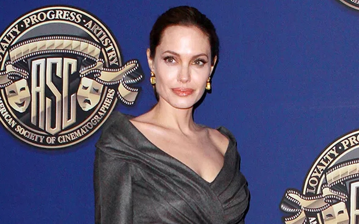 Angelina Jolie tiết lộ cảm xúc sau phẫu thuật cắt bỏ cả hai bên ngực 