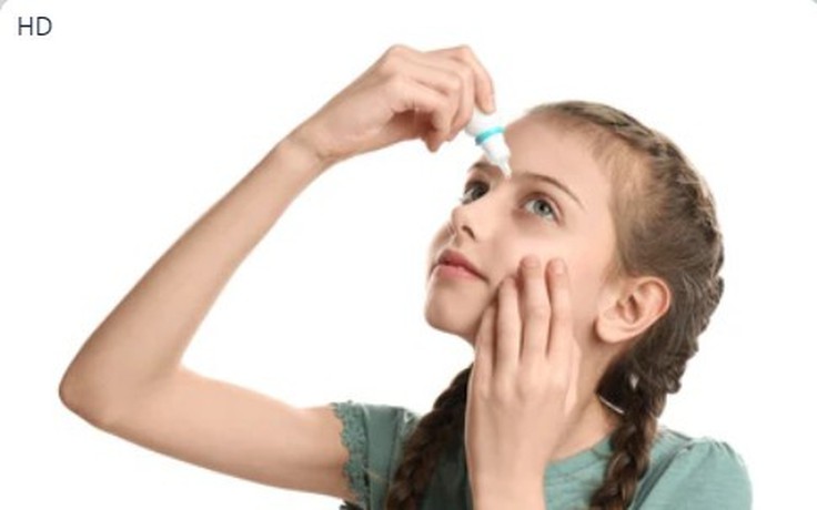 Nghiên cứu mới: Một loại thuốc nhỏ mắt có thể ngăn ngừa cận thị ở trẻ