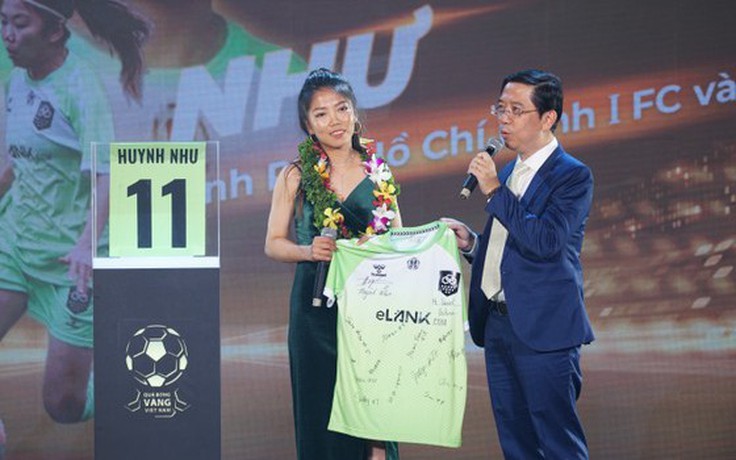 Nghĩa cử cao đẹp của Huỳnh Như khi lần thứ 5 đoạt Quả bóng vàng Việt Nam