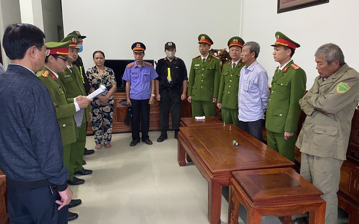 Thừa Thiên - Huế: Bắt 4 nguyên lãnh đạo Công ty 878 vì tham ô 34 tỉ Thừa Thiên - Huế: Bắt 4 nguyên lãnh đạo Công ty 878 vì tham ô 34 tỉ