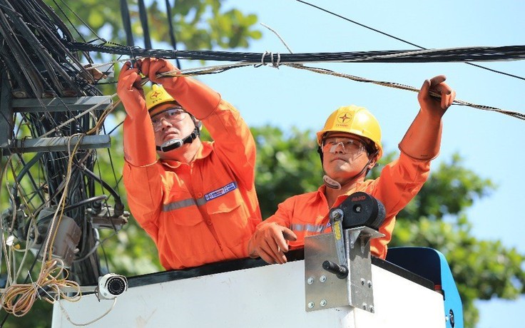 'Đến giờ nhiều người vẫn nghĩ học điện là leo cột điện!' 'Đến giờ nhiều người vẫn nghĩ học điện là leo cột điện!'