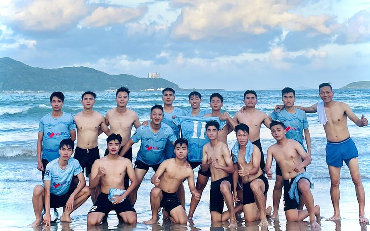 Những chàng trai đá bóng hay, bơi lội giỏi Những chàng trai đá bóng hay, bơi lội giỏi